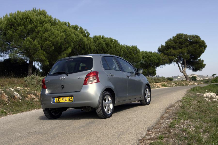  Toyota Yaris 2005 года  (фото 59 из 165)